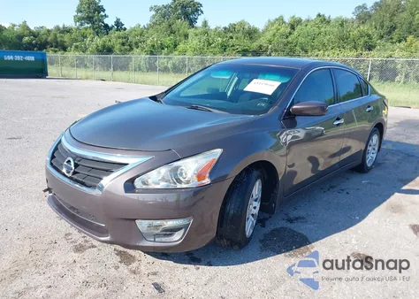 2015 Nissan Altima 2.5 S z USA, uszkodzony, nr VIN 1N4AL3AP9FN354741